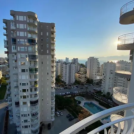 Deniz Manzarali Havuzlu Full Esyali Kiralik Daire * Antalya