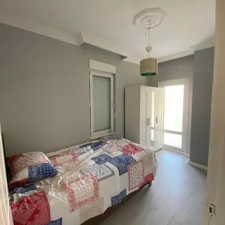 Deniz Manzarali Havuzlu Full Esyali Kiralik Daire Antalya