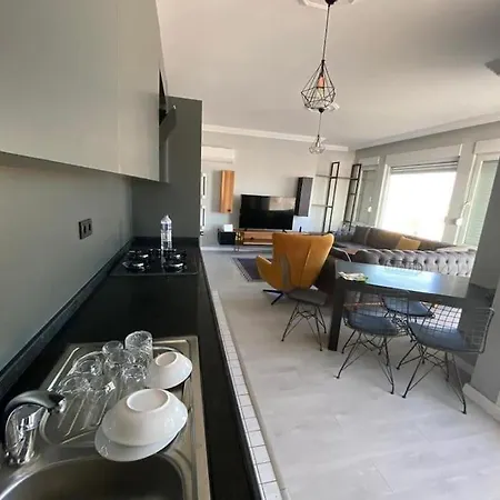 Deniz Manzarali Havuzlu Full Esyali Kiralik Daire Apartment *