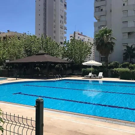 Daire Deniz Manzarali Havuzlu Full Esyali Kiralik Daire