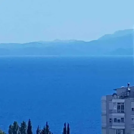 Deniz Manzarali Havuzlu Full Esyali Kiralik Daire *
