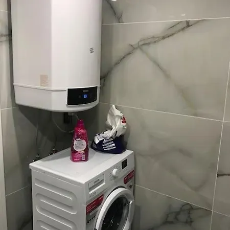 Deniz Manzarali Havuzlu Full Esyali Kiralik Daire